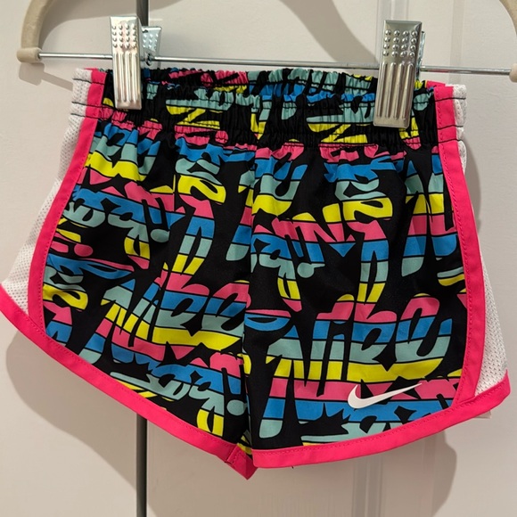 Nike dry fit 2t girls shorts - Picture 1 of 2